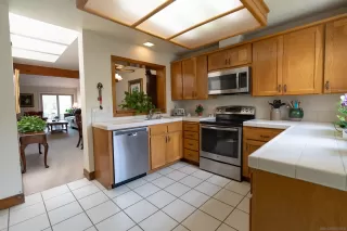 Photo #4: 230007635 Listing 