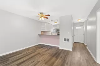 Photo #5: 230007749 Listing