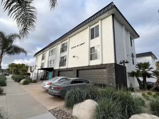 More Details about MLS # 230008106 : 4011 LAMONT ST UNIT 2F