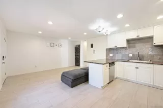 Photo #3: 230008125 Listing