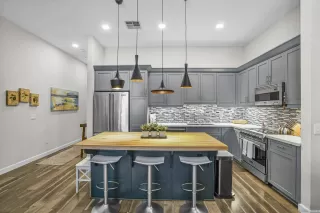 Photo #5: 230008137 Listing