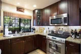 Photo #5: 230008394 Listing