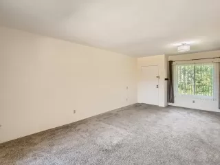 Photo #6: 230008530 Listing 