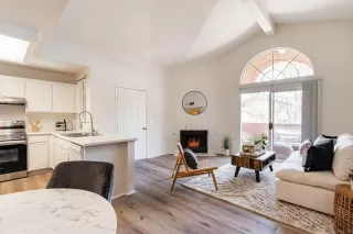 Photo #5: 230008897 Listing