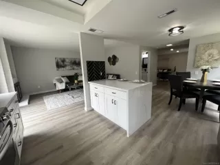 Photo #5: 230008925 Listing