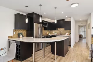 Photo #3: 230009034 Listing