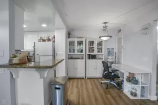 Photo #4: 230009099 Listing