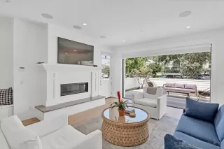 Photo #3: 230009106 Listing