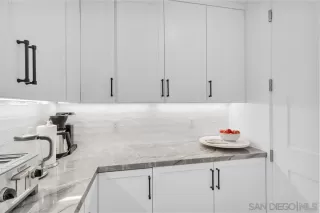 Photo #6: 230009106 Listing