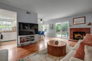 Photo #3: 230009313 Listing