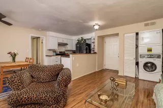 Photo #5: 230009455 Listing