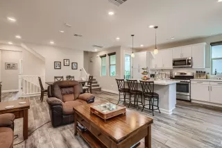 Photo #5: 230009479 Listing