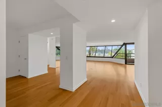 Photo #4: 230009543 Listing 