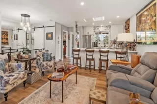 Photo #6: 230009570 Listing