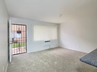 Photo #2: 230009904 Listing