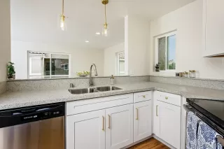 Photo #2: 230009905 Listing