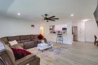 Photo #3: 230010163 Listing