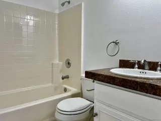 Photo #5: 230010976 Listing