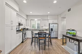 Photo #4: 230011035 Listing