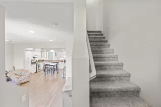 Photo #6: 230011035 Listing