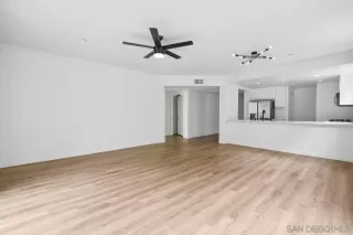 Photo #4: 230011212 Listing