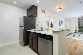 Photo #4: 230011564 Listing