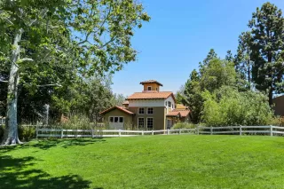 Photo #3: 230011688 Listing