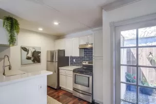 Photo #4: 230011923 Listing 