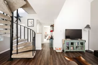 Photo #3: 230011951 Listing