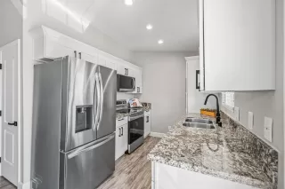 Photo #6: 230012018 Listing