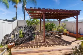 More Details about MLS # 230012064 : 655 E WASHINGTON AVE UNIT K