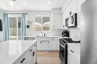 Photo #3: 230012173 Listing