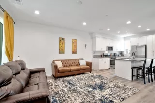 Photo #4: 230012229 Listing