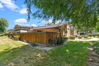 Photo #3: 230012278 Listing