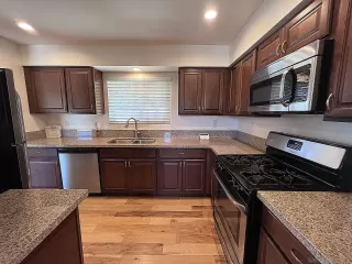 Photo #3: 230012318 Listing