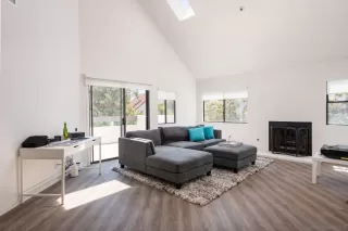 Photo #1: 230012382 Listing