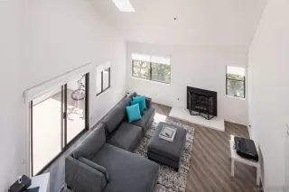 Photo #3: 230012382 Listing