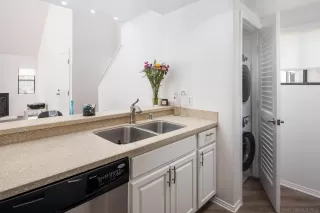 Photo #5: 230012382 Listing