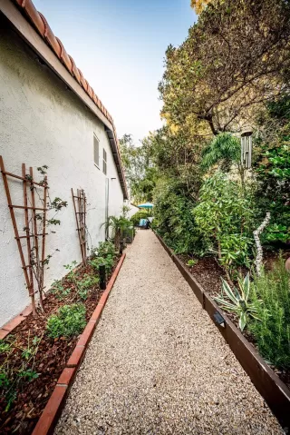 Photo #5: 230012386 Listing