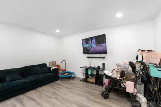 Photo #1: 230012415 Listing 