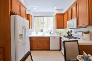 Photo #6: 230012495 Listing 