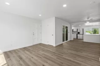 Photo #5: 230012518 Listing