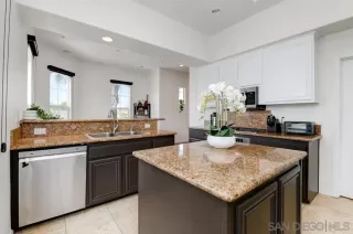 Photo #5: 230012535 Listing