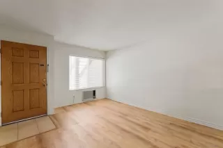 Photo #2: 230012541 Listing