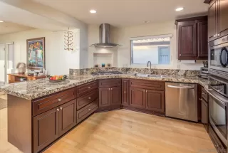 Photo #2: 230012561 Listing