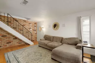 Photo #2: 230012624 Listing