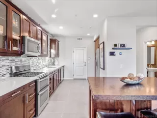 Photo #2: 230012695 Listing