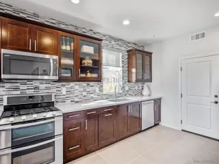 Photo #4: 230012695 Listing