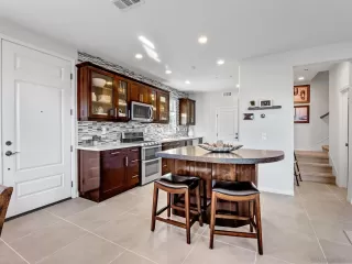 Photo #5: 230012695 Listing