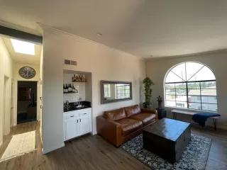 Photo #2: 230012697 Listing